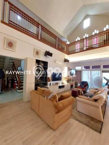 Hunian Asri 4 KT di Kebayoran Baru, Jakarta Selatan - LT 353m² Hunian Asri 4 KT di Kebayoran Baru, Jakarta Selatan - LT 353m²