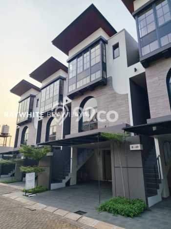 Dijual Rumah Premium dengan Fasilitas Sekitar Komplit di Cilandak, Jakarta Selatan Dijual Rumah Premium dengan Fasilitas Sekitar Komplit di Cilandak, Jakarta Selatan