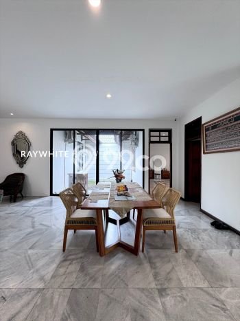 Rumah Elit LB 300m2 Siap Pakai Desain Elegan di Lebak Bulus, Jakarta Selatan Rumah Elit LB 300m2 Siap Pakai Desain Elegan di Lebak Bulus, Jakarta Selatan