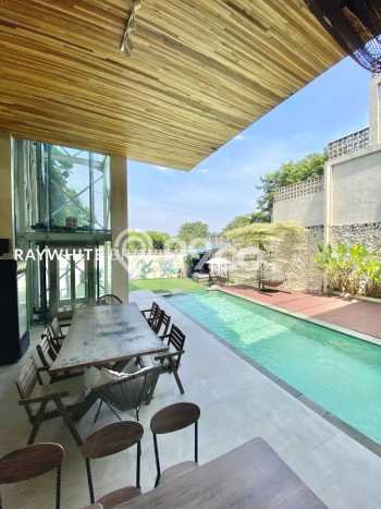 Ready to Use! Luxury House LT 490m2 Desain Elegan di Bintaro Ready to Use! Luxury House LT 490m2 Desain Elegan di Bintaro
