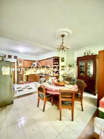 Ready to Use! Premium House LT 296m2 Desain Elegan di Cipete Ready to Use! Premium House LT 296m2 Desain Elegan di Cipete
