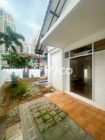 Siap Huni Rumah Mewah 3 Kamar di Kebayoran Baru Dekat ke Mana Pun Siap Huni Rumah Mewah 3 Kamar di Kebayoran Baru Dekat ke Mana Pun