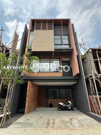 Ready to Use! Premium House LT 125m2 Desain Elegan di Ampera Ready to Use! Premium House LT 125m2 Desain Elegan di Ampera