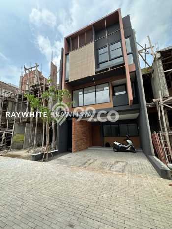 Ready to Use! Premium House LT 125m2 Desain Elegan di Ampera Ready to Use! Premium House LT 125m2 Desain Elegan di Ampera