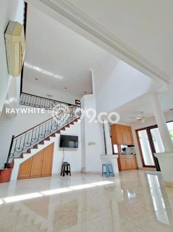 Rumah LT 404m² / LB 350m² View Gunung di Pejaten, Jakarta Selatan Rumah LT 404m² / LB 350m² View Gunung di Pejaten, Jakarta Selatan