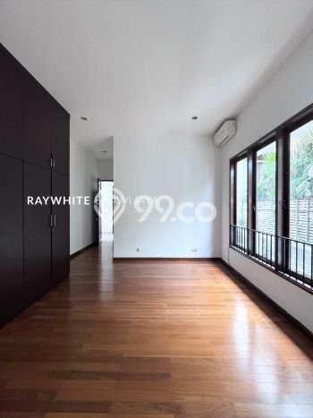 Hunian Mewah LB 450m2 Siap Pakai Desain Elegan di Cipete, Jakarta Selatan Hunian Mewah LB 450m2 Siap Pakai Desain Elegan di Cipete, Jakarta Selatan