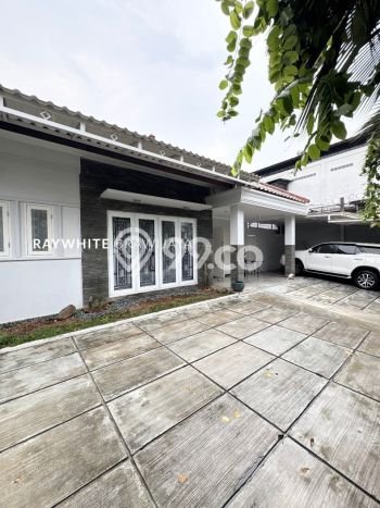 For Sale! Premium House LT 362m2 Desain Modern di Kemang For Sale! Premium House LT 362m2 Desain Modern di Kemang