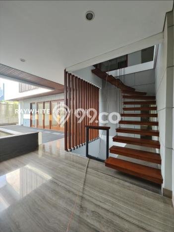 Hunian Mewah LB 640m2 Siap Pakai Desain Elegan di Pondok Indah, Jakarta Selatan Hunian Mewah LB 640m2 Siap Pakai Desain Elegan di Pondok Indah, Jakarta Selatan