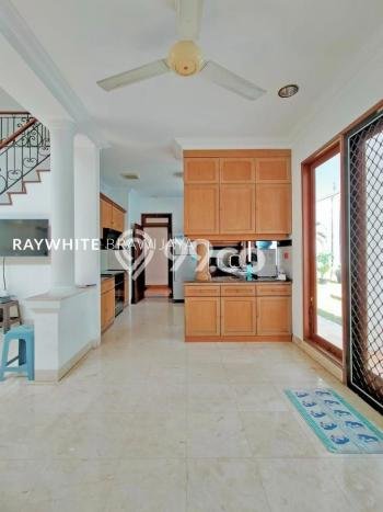 Rumah LT 404m² / LB 350m² View Gunung di Pejaten, Jakarta Selatan Rumah LT 404m² / LB 350m² View Gunung di Pejaten, Jakarta Selatan