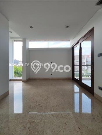 Hunian Mewah LB 640m2 Siap Pakai Desain Elegan di Pondok Indah, Jakarta Selatan Hunian Mewah LB 640m2 Siap Pakai Desain Elegan di Pondok Indah, Jakarta Selatan