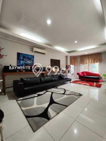 SPECIAL OFFER! Rumah di Kemang, 4 KT, Area Strategis, LT 550m2m² Bangunan 700m2m² SPECIAL OFFER! Rumah di Kemang, 4 KT, Area Strategis, LT 550m2m² Bangunan 700m2m²