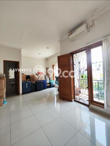 Rumah Elit Modern Tanpa Renovasi di Lebak Bulus Jakarta Selatan Rumah Elit Modern Tanpa Renovasi di Lebak Bulus Jakarta Selatan