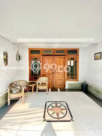 Ready to Use! Premium House LT 296m2 Desain Elegan di Cipete Ready to Use! Premium House LT 296m2 Desain Elegan di Cipete