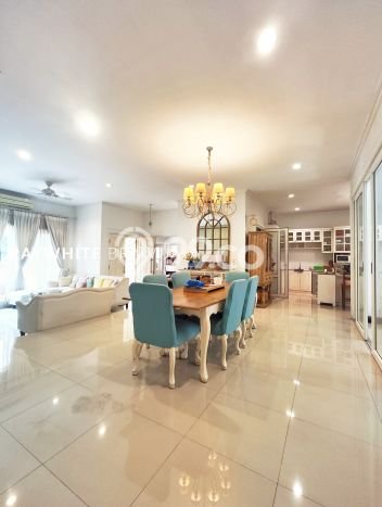 HARGA SPESIAL! Rumah Minimalis area Lebak Bulus, Jakarta Selatan, Luas 198m² Bangunan 260m² Bisa Nego! HARGA SPESIAL! Rumah Minimalis area Lebak Bulus, Jakarta Selatan, Luas 198m² Bangunan 260m² Bisa Nego!