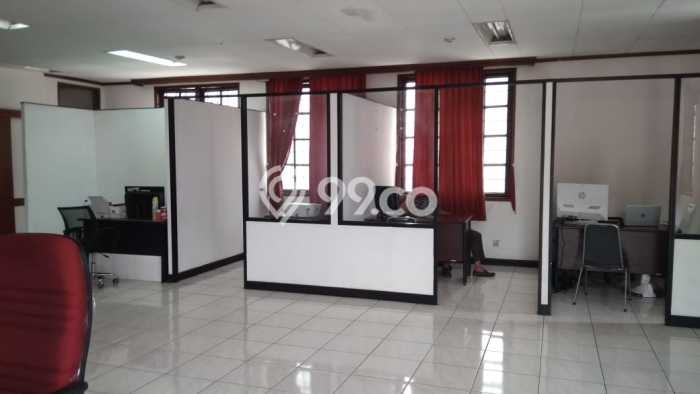 Area Ramai! Komersial Dijual di Matraman untuk Bisnis Luas Bangunan 448m2 Area Ramai! Komersial Dijual di Matraman untuk Bisnis Luas Bangunan 448m2