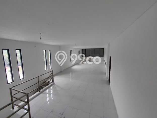 Unit Gudang disewakan di BSD Tangerang Selatan dengan LT 1150m2 / LB 750m2 Unit Gudang disewakan di BSD Tangerang Selatan dengan LT 1150m2 / LB 750m2