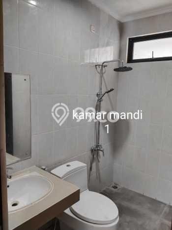 Dijual Rumah Luas Elegan Dengan View Cantik di Duri Kosambi, Jakarta Barat Dijual Rumah Luas Elegan Dengan View Cantik di Duri Kosambi, Jakarta Barat