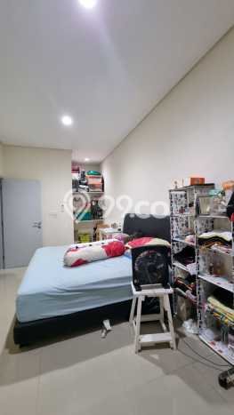 PROPERTI PILIHAN! Rumah Nyaman area Green Lake City, Luas 144m² LB 300m² PROPERTI PILIHAN! Rumah Nyaman area Green Lake City, Luas 144m² LB 300m²