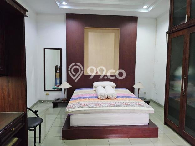 Hunian Mewah Dijual LT 240m2 di Kebon Jeruk, Jakarta Barat Hunian Mewah Dijual LT 240m2 di Kebon Jeruk, Jakarta Barat