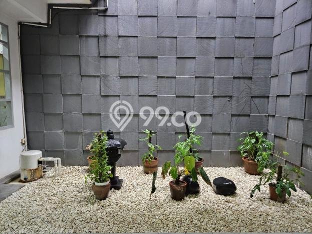 Hunian Mewah Dijual LT 240m2 di Kebon Jeruk, Jakarta Barat Hunian Mewah Dijual LT 240m2 di Kebon Jeruk, Jakarta Barat