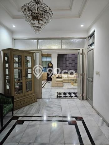 Hunian Mewah Dijual LT 240m2 di Kebon Jeruk, Jakarta Barat Hunian Mewah Dijual LT 240m2 di Kebon Jeruk, Jakarta Barat