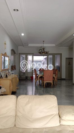 Siap Huni Rumah Mewah 5 Kamar di Kebon Jeruk Dekat ke Mana Pun Siap Huni Rumah Mewah 5 Kamar di Kebon Jeruk Dekat ke Mana Pun