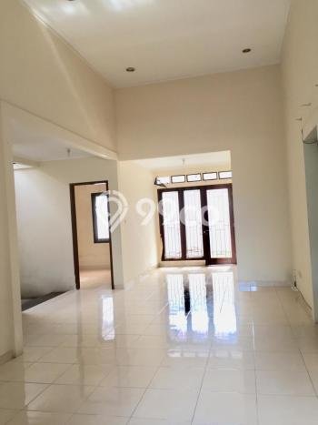 Rumah Luas Asri 3 KT Siap Pakai di BSD City Tangerang Rumah Luas Asri 3 KT Siap Pakai di BSD City Tangerang
