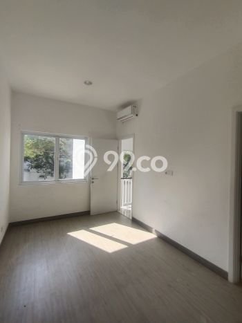 Rumah Premium di Green Lake City, 3 KM, Area Tenang, Luas 120m² Bangunan 165m² Rumah Premium di Green Lake City, 3 KM, Area Tenang, Luas 120m² Bangunan 165m²