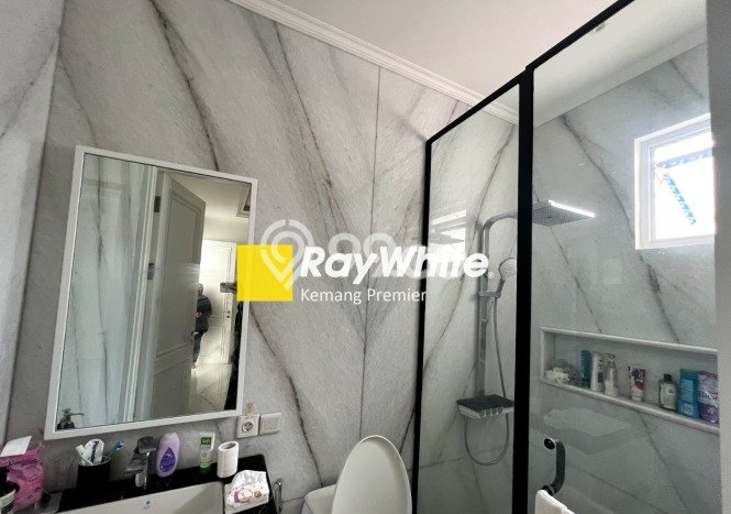 For Sale! Luxury House LT 156m2 Desain Modern di Kemang For Sale! Luxury House LT 156m2 Desain Modern di Kemang