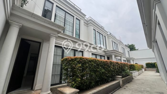Rumah Elit Modern Tanpa Renovasi di Kemang Jakarta Selatan Rumah Elit Modern Tanpa Renovasi di Kemang Jakarta Selatan