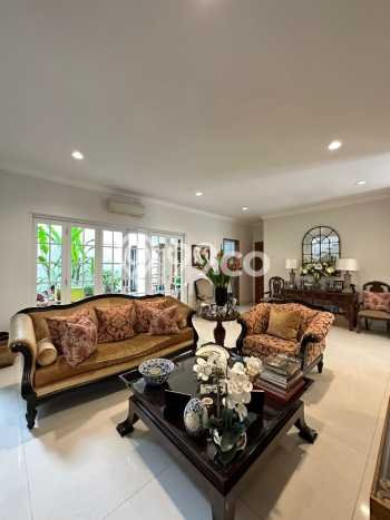 Siap Huni Rumah Mewah 4 Kamar di Kebayoran Baru Dekat ke Mana Saja Siap Huni Rumah Mewah 4 Kamar di Kebayoran Baru Dekat ke Mana Saja