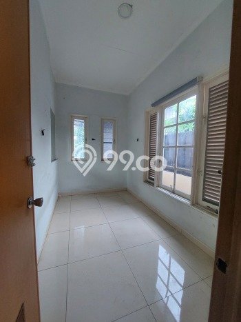 Rumah sewa siap pakai 5 Kamar Tidur di BSD Giri Loka, Tangerang Rumah sewa siap pakai 5 Kamar Tidur di BSD Giri Loka, Tangerang