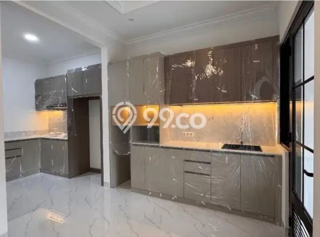 Rumah Mewah LB 209m2 Siap Huni Desain Elegan di BSD, Tangerang Rumah Mewah LB 209m2 Siap Huni Desain Elegan di BSD, Tangerang