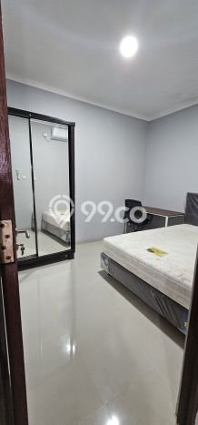 Disewakan! Rumah 4 Kamar Tidur &
2 Kamar Mandi di Graha Raya Bintaro, Tangerang Selatan Disewakan! Rumah 4 Kamar Tidur &
2 Kamar Mandi di Graha Raya Bintaro, Tangerang Selatan