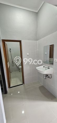 Disewakan! Rumah 4 Kamar Tidur &
2 Kamar Mandi di Graha Raya Bintaro, Tangerang Selatan Disewakan! Rumah 4 Kamar Tidur &
2 Kamar Mandi di Graha Raya Bintaro, Tangerang Selatan