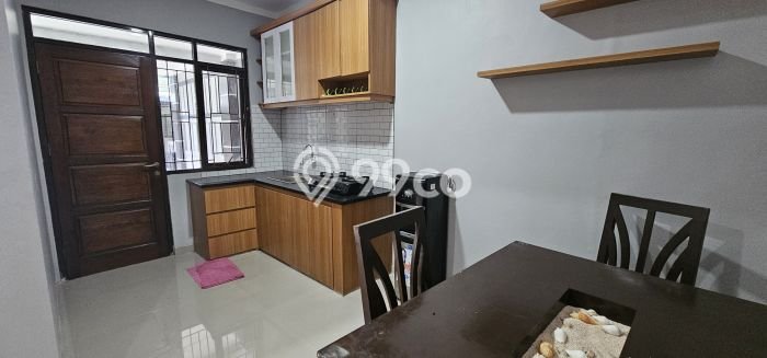 Disewakan! Rumah 4 Kamar Tidur &
2 Kamar Mandi di Graha Raya Bintaro, Tangerang Selatan Disewakan! Rumah 4 Kamar Tidur &
2 Kamar Mandi di Graha Raya Bintaro, Tangerang Selatan