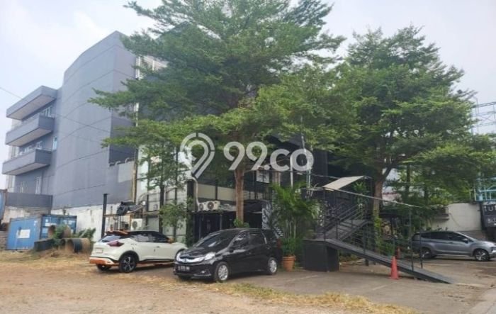 Lokasi Strategis! Dijual Ruko Bisnis di Kebon Jeruk, Jakarta Barat Kondisi Baik Lokasi Strategis! Dijual Ruko Bisnis di Kebon Jeruk, Jakarta Barat Kondisi Baik