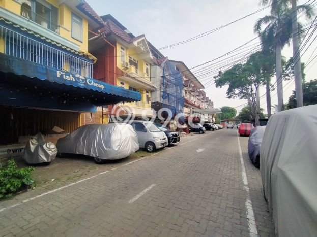 Ruko Bagus Dijual LB 500m2 Lokasi Strategis Jakarta Barat Area Cocok untuk Bisnis Ruko Bagus Dijual LB 500m2 Lokasi Strategis Jakarta Barat Area Cocok untuk Bisnis