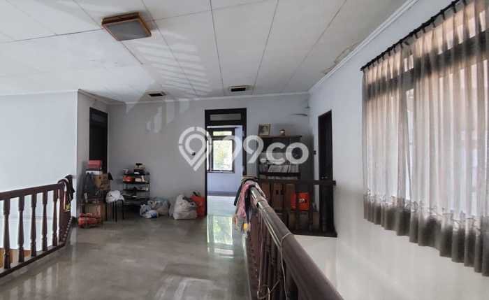 Jual Rumah Luas Elegan Dengan View Eksklusif di Slipi, Jakarta Barat Jual Rumah Luas Elegan Dengan View Eksklusif di Slipi, Jakarta Barat