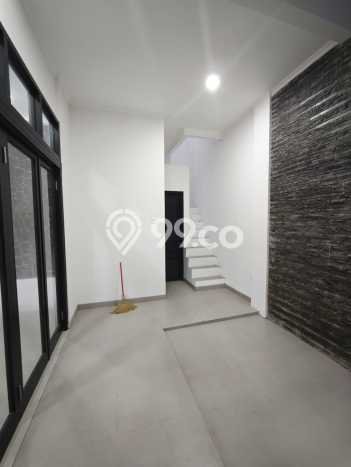 Ready to Use! Luxury House LT 120m2 Desain Elegan di Puri Indah Ready to Use! Luxury House LT 120m2 Desain Elegan di Puri Indah