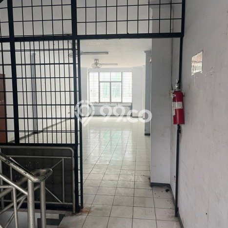 Dijual! Ruko di Jelambar Jakarta Barat LT 126m2 / LB 500m2 Kawasan Bisnis Dijual! Ruko di Jelambar Jakarta Barat LT 126m2 / LB 500m2 Kawasan Bisnis