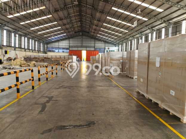 Gudang Dijual di Surabaya LT 4100m2 & LB 3800m2 Lokasi Terbaik! Gudang Dijual di Surabaya LT 4100m2 & LB 3800m2 Lokasi Terbaik!