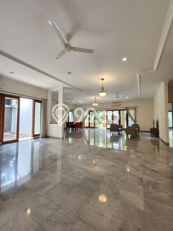 Hunian Mewah LB 500m2 Siap Huni Desain Elegan di Kemang, Jakarta Selatan Hunian Mewah LB 500m2 Siap Huni Desain Elegan di Kemang, Jakarta Selatan