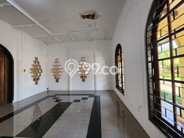 Ready to Use! Luxury House LT 1004m2 Desain Modern di Cipete Ready to Use! Luxury House LT 1004m2 Desain Modern di Cipete