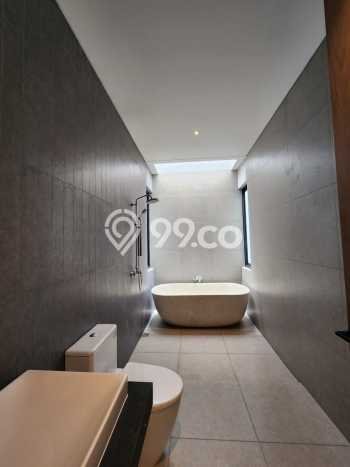 Ready to Use! Luxury House LT 177m2 Desain Modern di Kemang Ready to Use! Luxury House LT 177m2 Desain Modern di Kemang