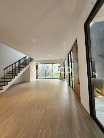 Ready to Use! Luxury House LT 177m2 Desain Modern di Kemang Ready to Use! Luxury House LT 177m2 Desain Modern di Kemang