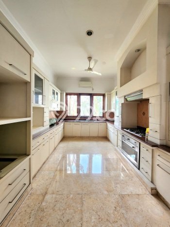 For Sale! Luxury House LT 854m2 Desain Modern di Kemang For Sale! Luxury House LT 854m2 Desain Modern di Kemang