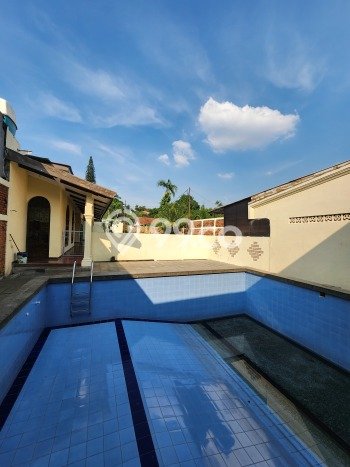 Ready to Use! Luxury House LT 1004m2 Desain Modern di Cipete Ready to Use! Luxury House LT 1004m2 Desain Modern di Cipete