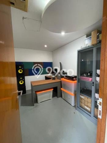 Unit Kantor Dijual di Jakarta Selatan LT 1696m2 & LB 1044m2 Unit Kantor Dijual di Jakarta Selatan LT 1696m2 & LB 1044m2