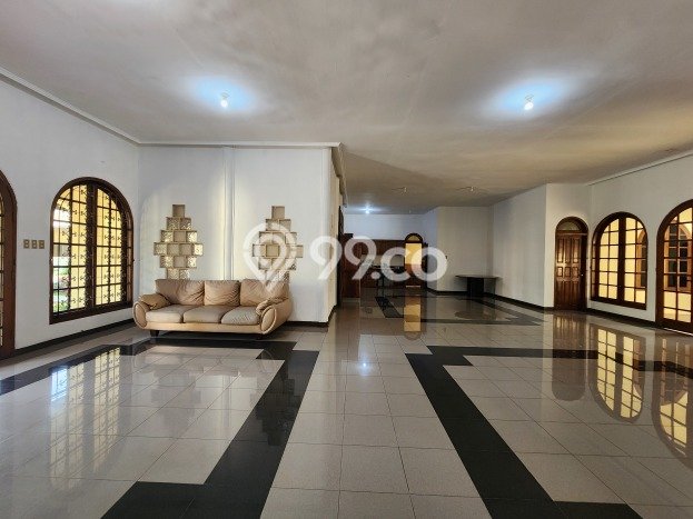Ready to Use! Luxury House LT 1004m2 Desain Modern di Cipete Ready to Use! Luxury House LT 1004m2 Desain Modern di Cipete